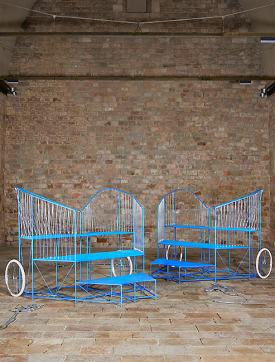 Installation von Llui?s Alexandre Casanovas Blanco fu?r das La Capella Museum in Barcelona