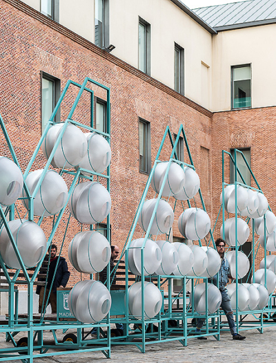 Installation F.U.A. im Stadtraum von Madrid von EEEstudio