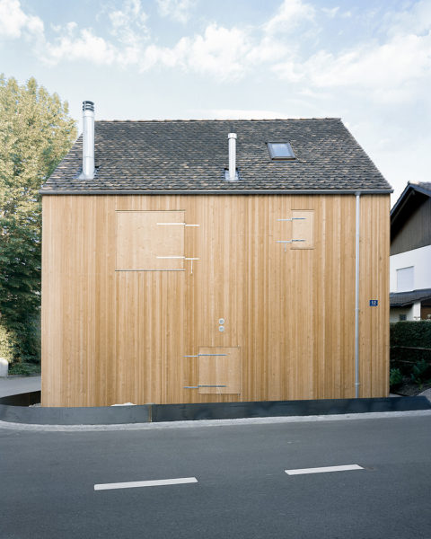 Kleines Haus in Jonschwil, Schweiz 01