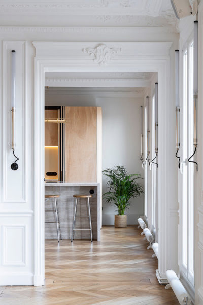 Wood Ribbon Apartment in Paris 01