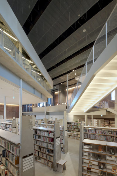 Neue Stadtbibliothek in Matsubara 01