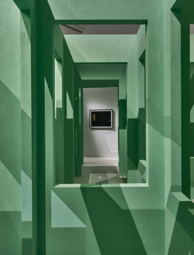 Installation in der Schirn Kunsthalle Frankfurt von Gabriel Lester & Monadnock