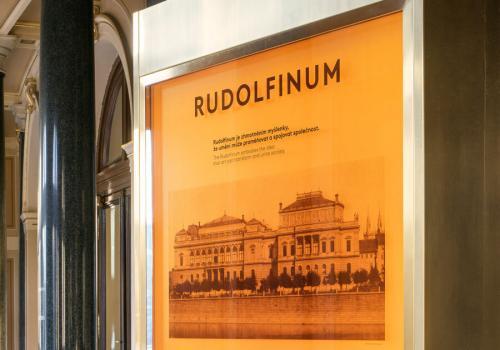 Eingangshalle des Rudolfinum in Prag 05