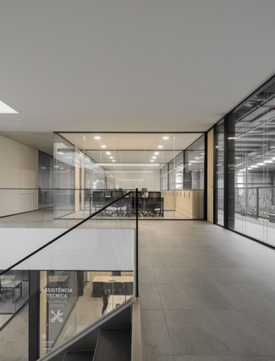 Bürogebäude in Vagos von Rómulo Neto