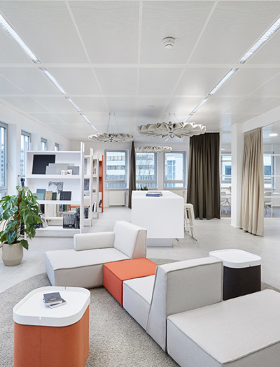 Bu?rolandschaft mit Showroom in Eschborn von Areal Consulting