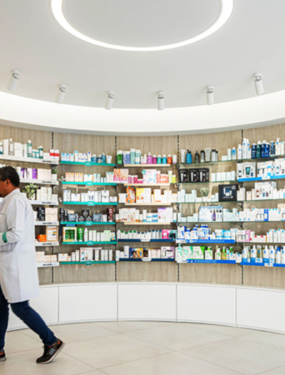 Apotheke in Vila Nova de Famalicão von Tsou Arquitectos