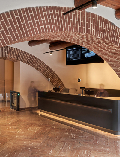Touristeninformation in Prag von Studio Olgoj Chorchoj