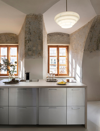 Stadthaus in Krumau von Denisa Strmiskova Studio