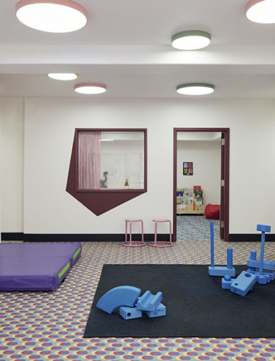 Kindergarten in New York von Frederick Tang und Alexandra Barker