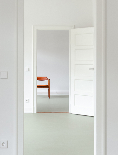 Sanierung einer denkmalgeschützten Wohnung in Stuttgart von Studio Cross Scale