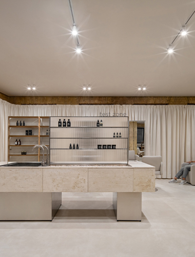 Kosmetikgeschäft in Kiew von Bude Architects