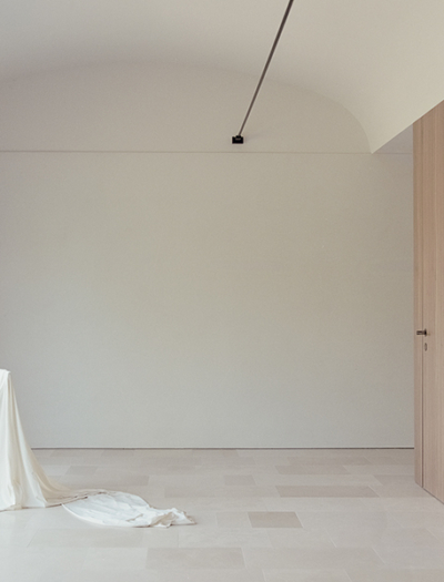 Abschiedsraum in Trezzo sull’Adda von Studio Wok